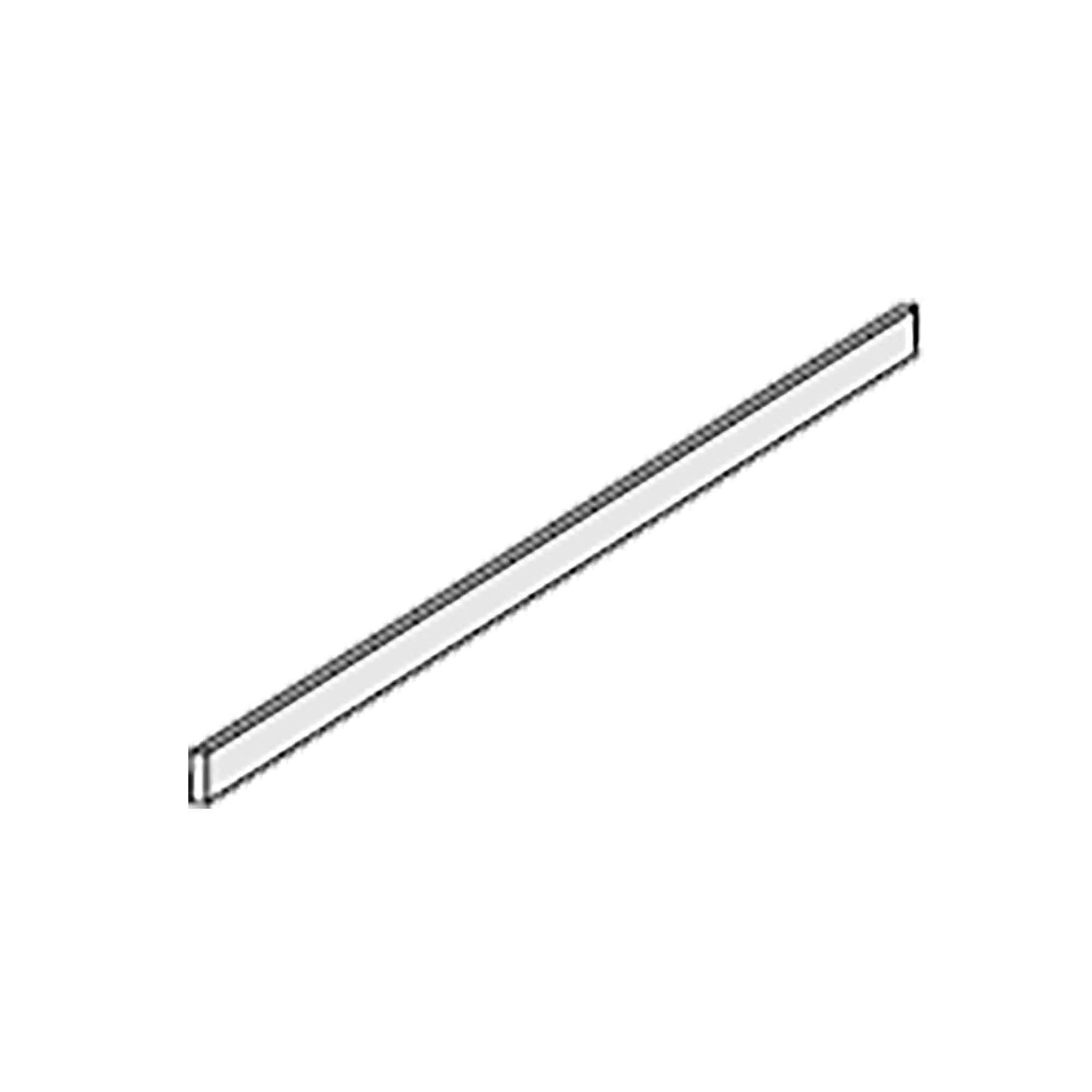 Coup de pied  4-½'' X 94-½'', gris lustré